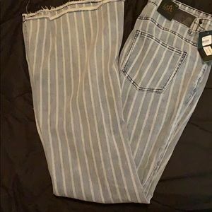 Cute strip flare jeans